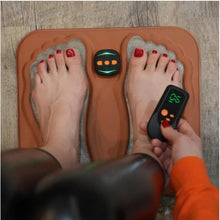 Lade das Bild in den Galerie-Viewer, TQGOLD Fußmassagegerät 8 Massageprogramme Fernbedienung tragbar
