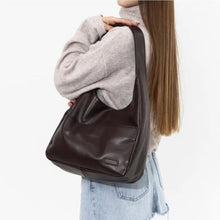 Lade das Bild in den Galerie-Viewer, TQGOLD Damen Schultertasche Vegan Leder Shopper Reißverschluss braun
