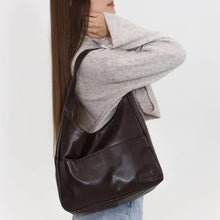Lade das Bild in den Galerie-Viewer, TQGOLD Damen Schultertasche Vegan Leder Shopper Reißverschluss braun
